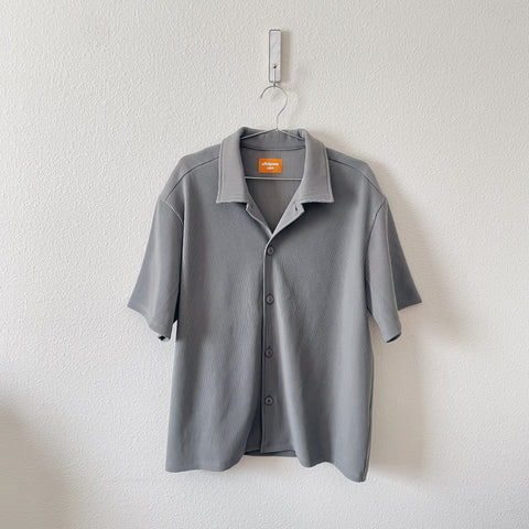 PLISSE SHIRT - GREY