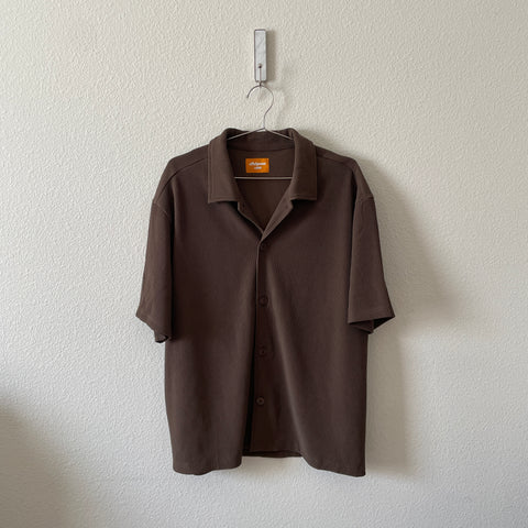 PLISSE SHIRT - BROWN